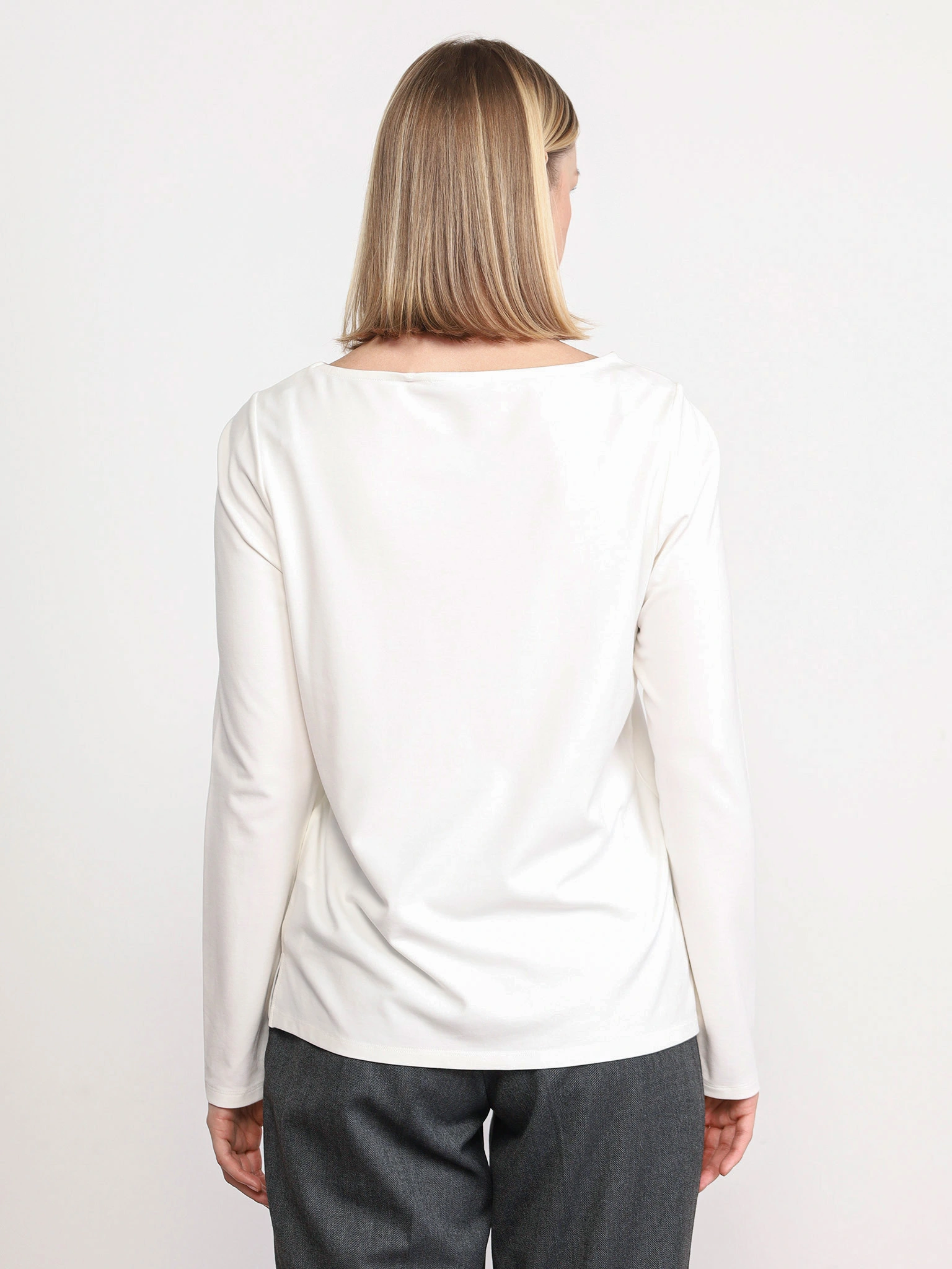 Футболка молочного цвета с фольгированным принтом и пайетками